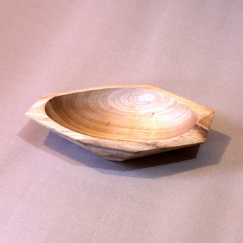 Fuente Geométrica tallada en Lingue