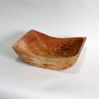 Fuente Cuadrada con rebaje tallada en raulí