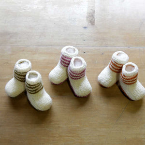 Bota guagua a palillos en lana de oveja