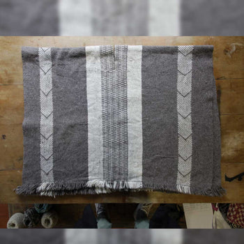 Manta de lana de oveja tejida en telar mapuche