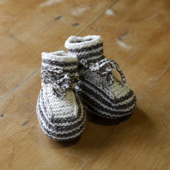 Zapatitos tejidos a palillo en lana de oveja