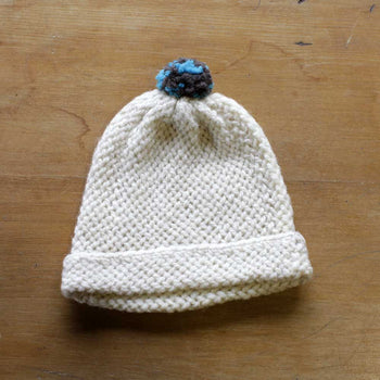 Gorro chico tejido en telar bastidor en lana de oveja