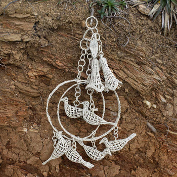 Colgante Paloma / Copihue tejido en Boqui Pil Pil